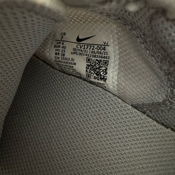 React Live Light Smoke Grey
Hyper Royal-CV1772-004 - Picture 8 of 13